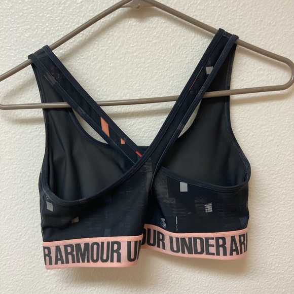 UNDER ARMOUR Padded Sports Bra Size Medium - Picture 4 of 6